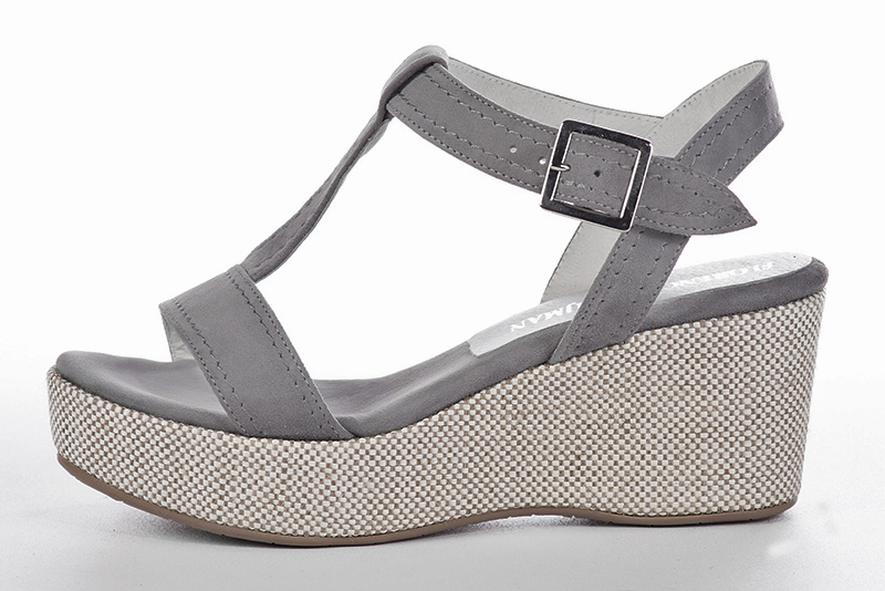 Pebble grey women's fully open sandals, with an instep strap. Round toe. Medium wedge soles. Profile view - Florence KOOIJMAN